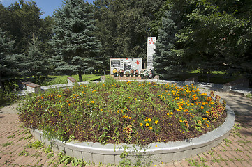 Image showing Monument to fallen soldiers