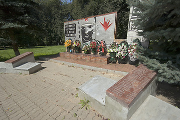 Image showing Monument to fallen soldiers