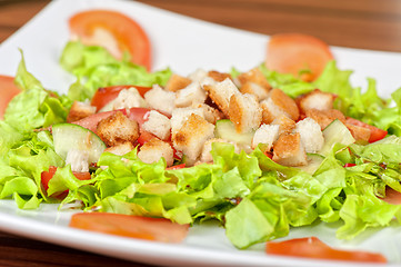 Image showing Vegetable salad with crackers