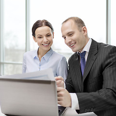 Image showing businessman and businesswoman having discussion