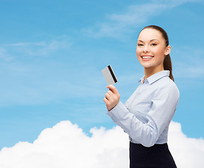 Image showing smiling businesswoman showing credit card