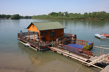 Image showing Home on the water