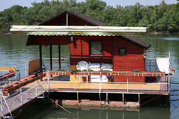Image showing Home on the water