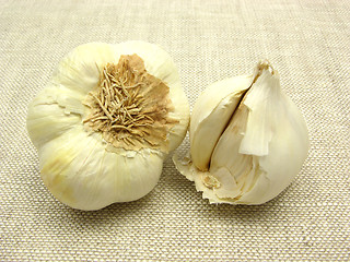 Image showing Two garlic cloves arranged on a beige background