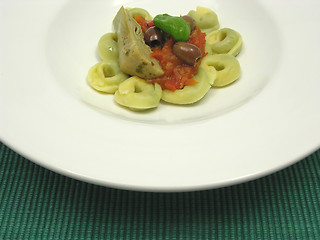 Image showing Tortellini  with tomato sauce, olives, basil  and artichoke