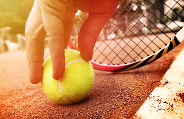 Image showing tennis player gets the ball 