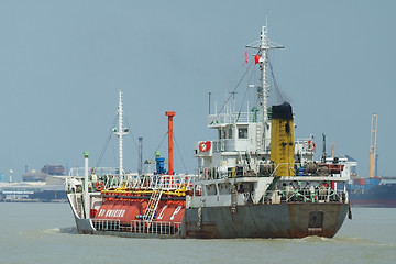 Image showing LPG ship on a river