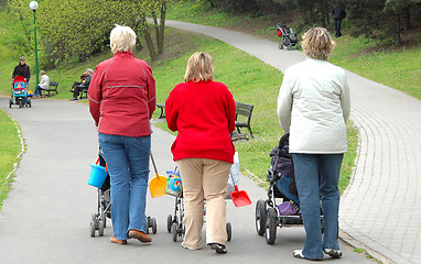 Image showing Women with children