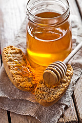 Image showing crackers and honey 