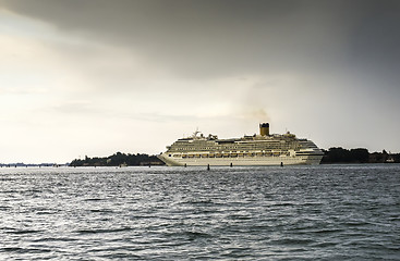 Image showing Large passenger cruise ship