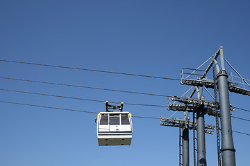 Image showing Cable car going up to the mountain