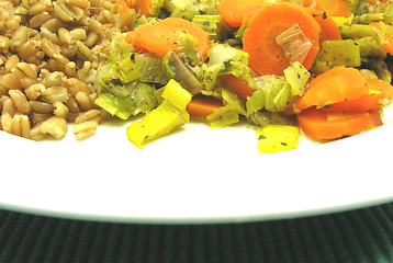 Image showing Dish made of cooked bulgur wheat groats, carrots and leek