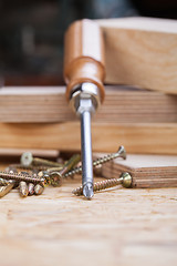 Image showing Phillips head screwdriver and wood screws