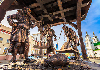 Image showing Trade merchants weighing of the wares and payment - bronze statu