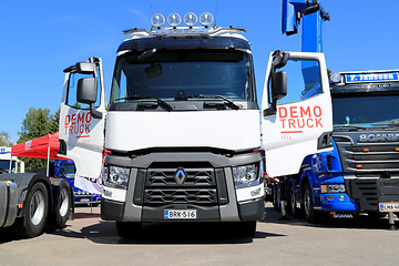 Image showing White Renault T480 Show Truck