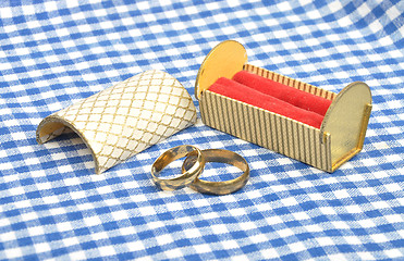 Image showing Arrangement with wedding rings