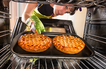 Image showing Cooking in the oven at home.