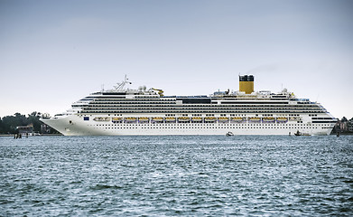 Image showing Large passenger cruise ship