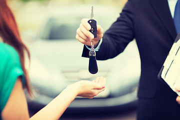 Image showing customer and salesman with car key