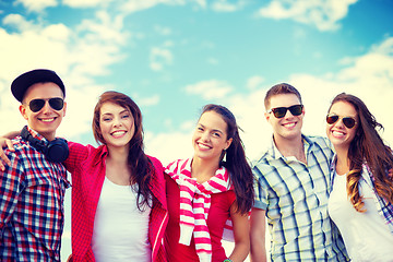 Image showing group of smiling teenagers hanging out