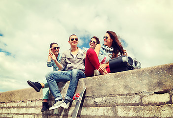 Image showing group of smiling teenagers hanging out