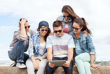 Image showing group of teenagers looking at tablet pc