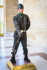 Image showing Turkish soldier at entrance of Ataturk Mausoleum