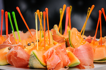 Image showing salad with prosciutto and papaya