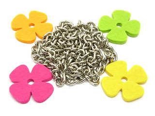 Image showing Flowers of felt fraiming a chain