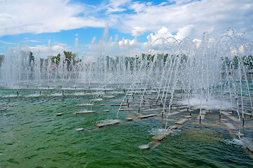 Image showing Huge beautiful fountain in the summer park