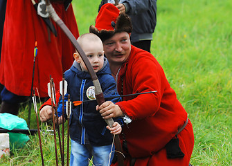 Image showing Teacher archery