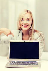 Image showing businesswoman with laptop computer