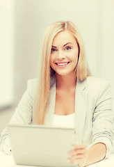 Image showing businesswoman with laptop