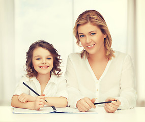 Image showing mother and daughter