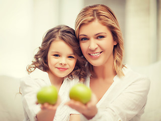 Image showing mother and daughter