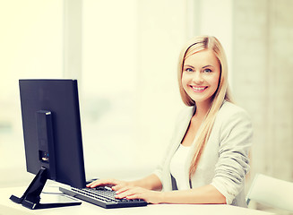 Image showing businesswoman with computer