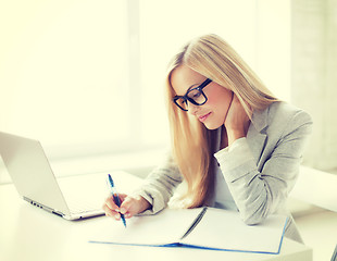 Image showing businesswoman with documents