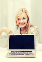Image showing businesswoman with laptop computer