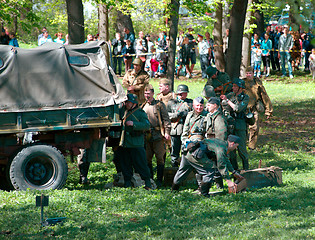 Image showing Unloading of the truck