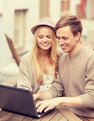 Image showing couple with laptop in cafe