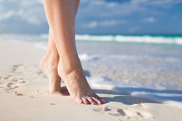 Image showing closeup of woman legs on sea shore