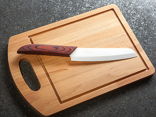 Image showing kitchen knife on cutting board 