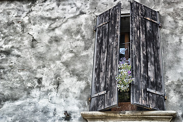 Image showing Old windows