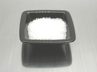 Image showing Bowl of chinaware with salt on reflecting matting