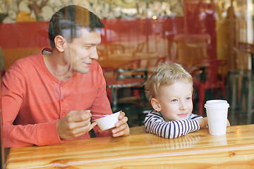 Image showing family in cafe