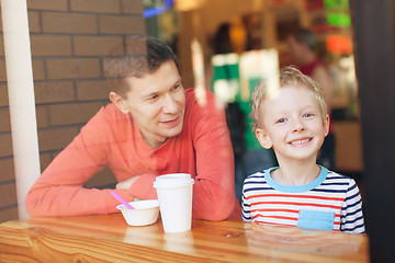 Image showing family in cafe