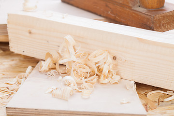 Image showing Handheld wood plane with wood shavings