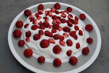 Image showing Gateau with strawberries