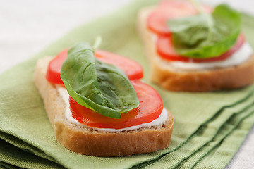 Image showing Sandwich with tomato and spinach