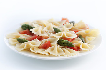 Image showing Farfalle, tomato and asparagus salad